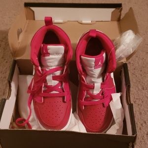 Kids tennis shoes